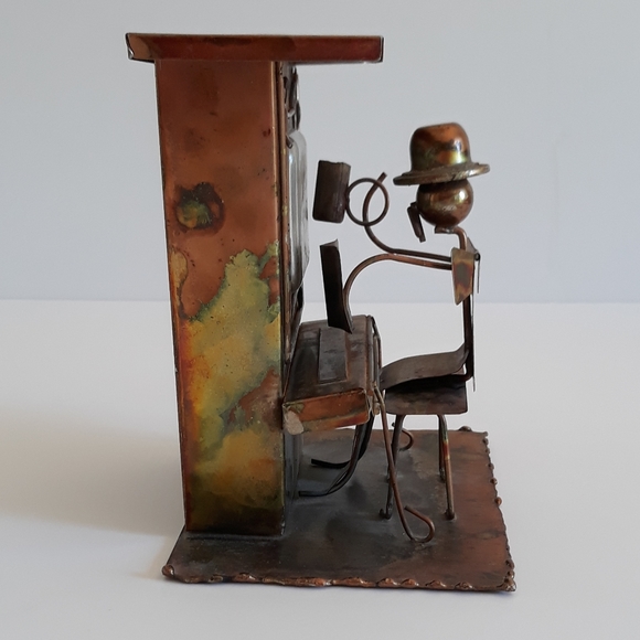 KTC Other - Metal Piano Man Playing The Sting